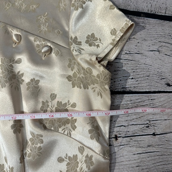 Spiegel Gold Sheath Dress with Mock Neck and Raglan Sleeves Size 6 - Picture 6 of 8